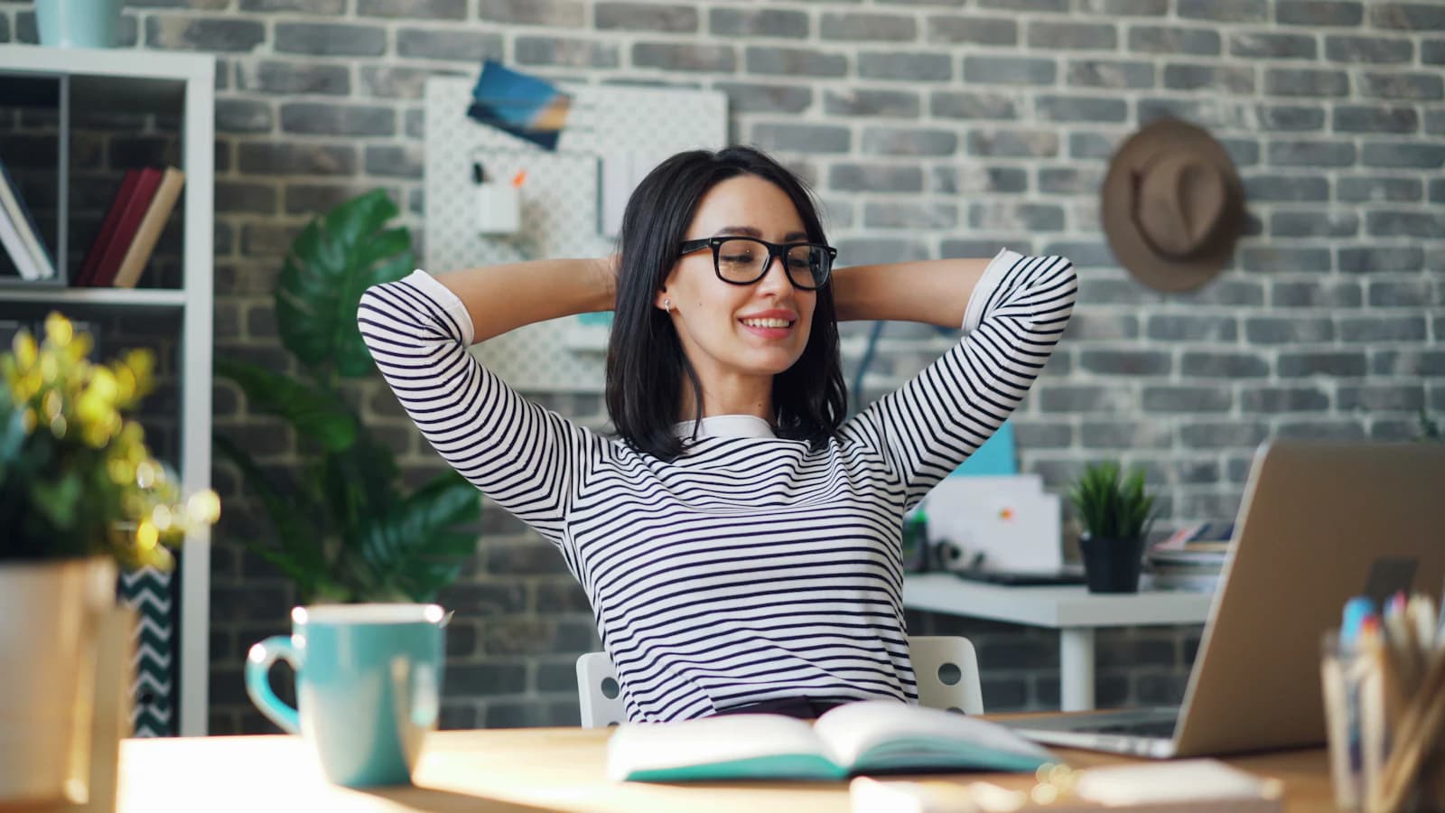 Σύνδρομο Κεφαλαλγίας Αυχένα: Πώς η Χειροπρακτική και το Clinical Pilates Συνεργάζονται για τον Χρόνιο Αυχενικό Πόνο