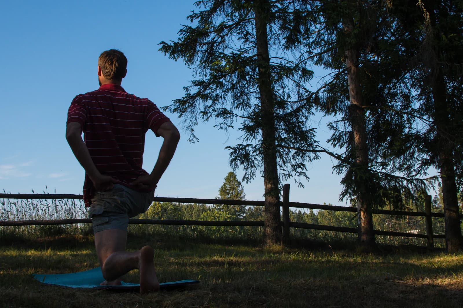 Mid-Back Pain (Thoracic Spine): When It's Your Back and Not Your Heart